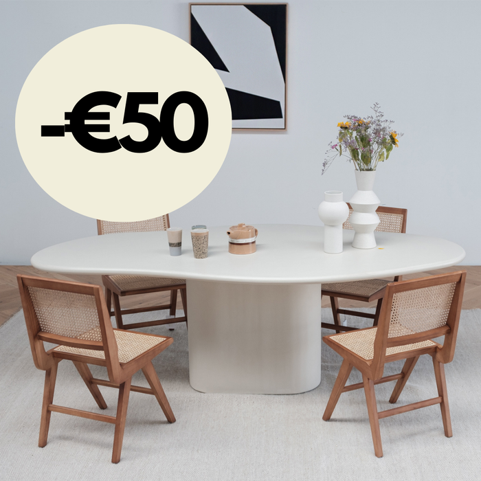 betonlook eettafel Cian in een woonkamer.ALT