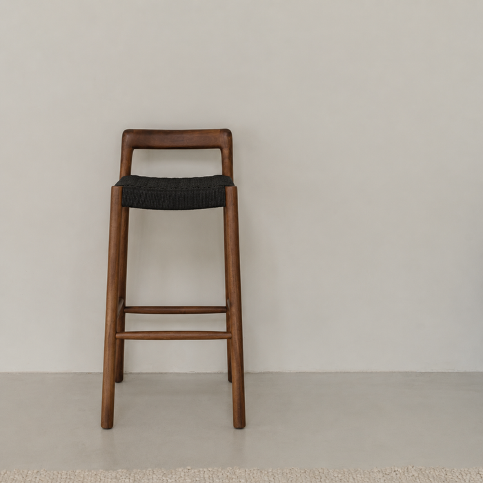 Taburete alto Nulla - Altura del asiento 75 cm - Acacia nogal - Asiento tejido negro
