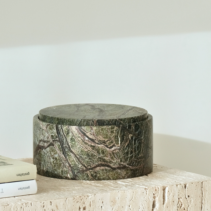 Aufbewahrungsschale aus Travertin mit Deckel – Waldgrüner Sandstein – H12 cm