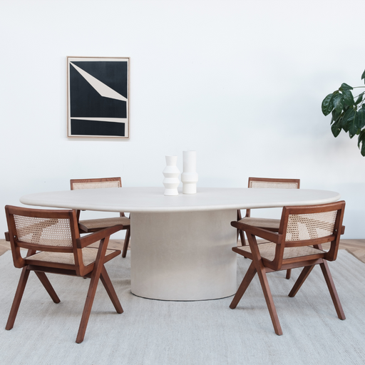 reims-organische-eettafel-betonlook-met-betonlook-in-een-eetkamer.ALT